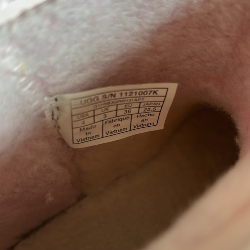 UGG Kid’s Classic Clear Mini II Gradient Pink Size 4 - Picture 7 of 8